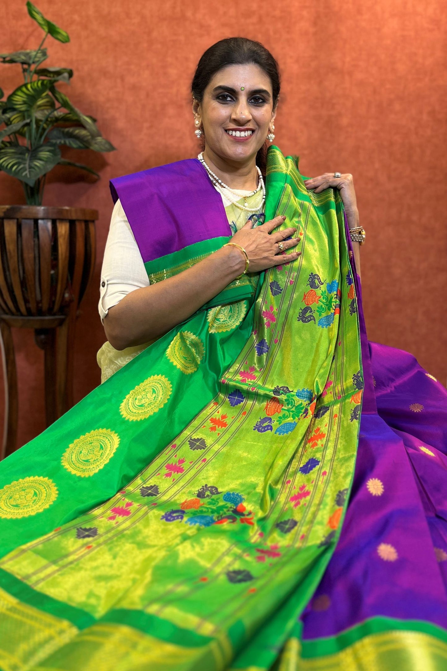 Pure Handloom Kadiyal Paithani Silk Saree - Magenta Color with Green Color Border