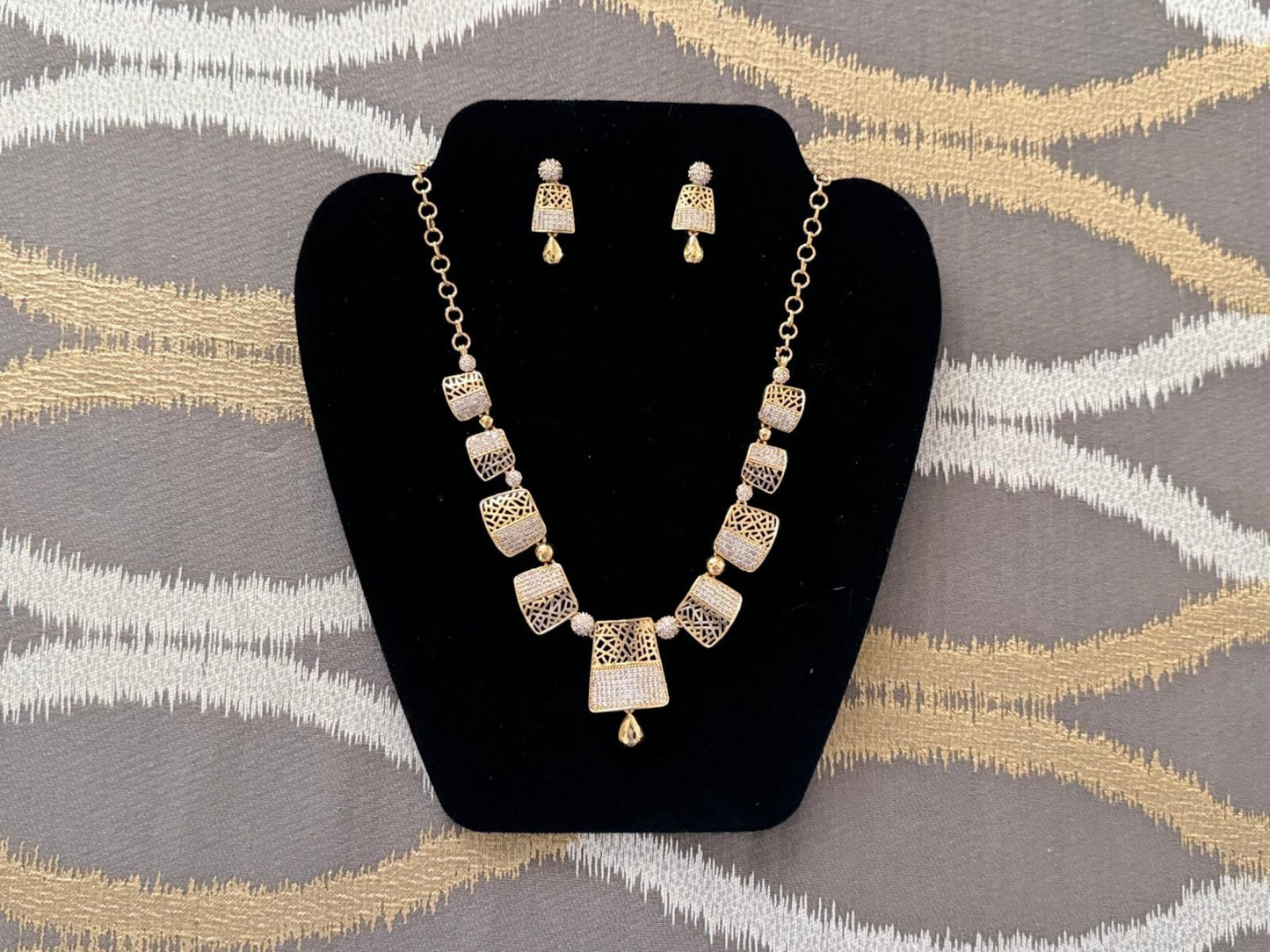 Artificial Jewelry - Necklace Set - Contemporary